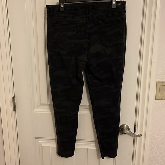 Social Standard By Sanctuary Ankle Skinny‎ Camouflage Pants Size 14 - Picture 1 of 10